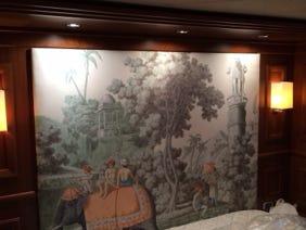 testiera in seta dipinta a mano in cabina armatore yacht di lusso 