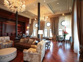 salone principale suite presidenziale hotel molino Stucky, tende e mantovane in tessuto Rubelli custom made realizzate tutte a mano, ambrasse di nostro design realizzato con intreccio di tessuto imbottito con ovatta sintetica