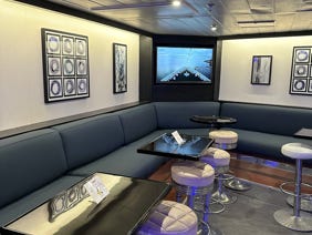 divanetto in vinile per salottino crew nave da crociera 