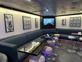 divanetto in vinile per salottino crew nave da crociera 